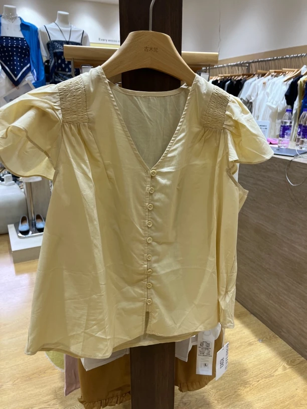8283夏季新款法式高级感V领褶皱飞飞袖显瘦衬衫女款上衣