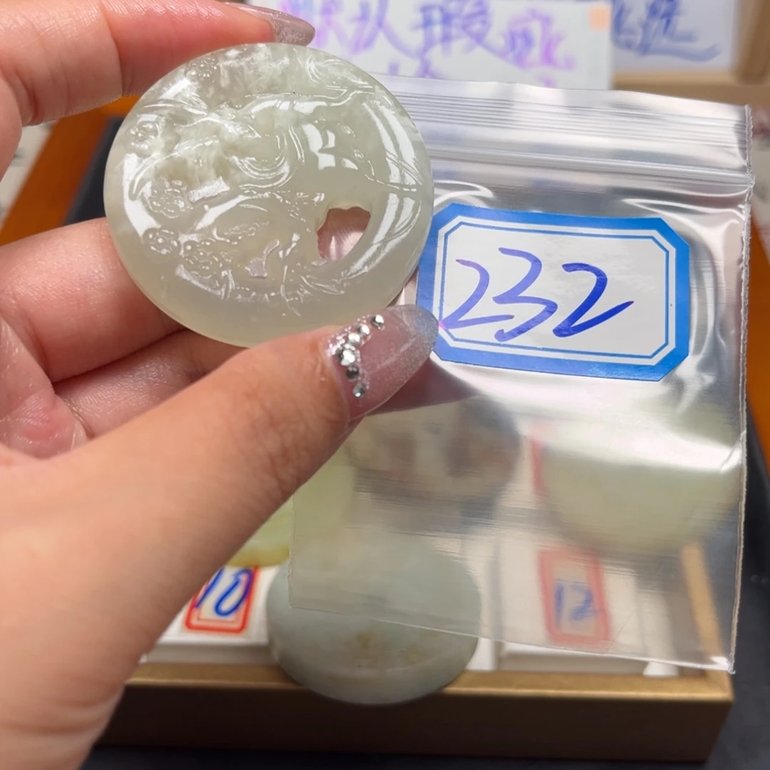 婷***羽未镶嵌蛇纹石玉珠宝奇石