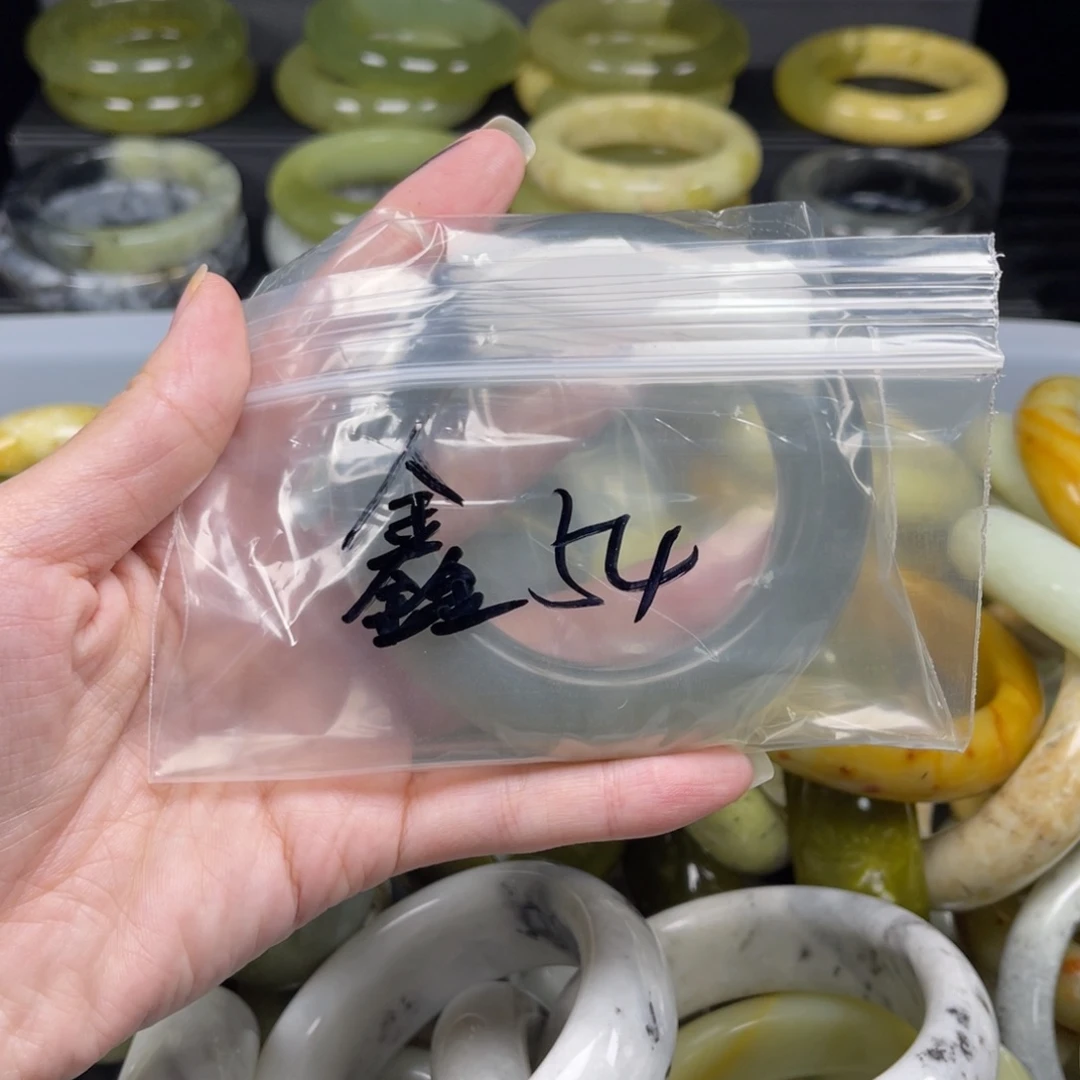 淼***鑫蛇纹石玉未镶嵌手镯