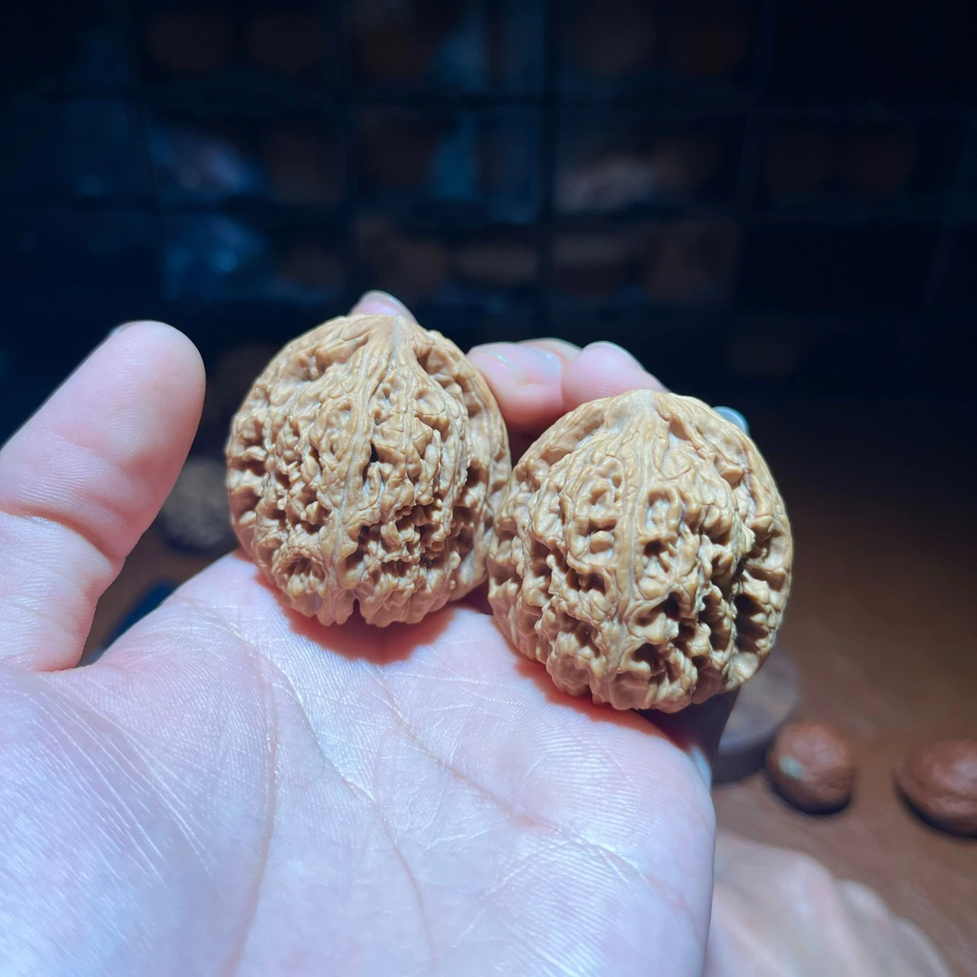 南疆石全品无修文玩核桃微瑕疵