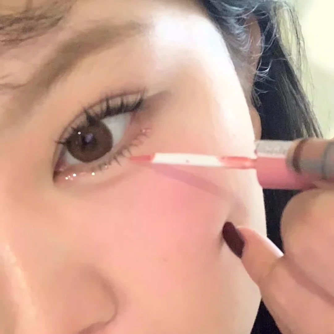 樱花妹是懂卧蚕的！液体眼影眼妆平价可怜感持妆细闪粉色卧蚕液ins