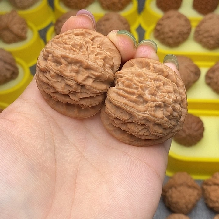 莉***安把件文玩核桃40尺白狮子全品精品