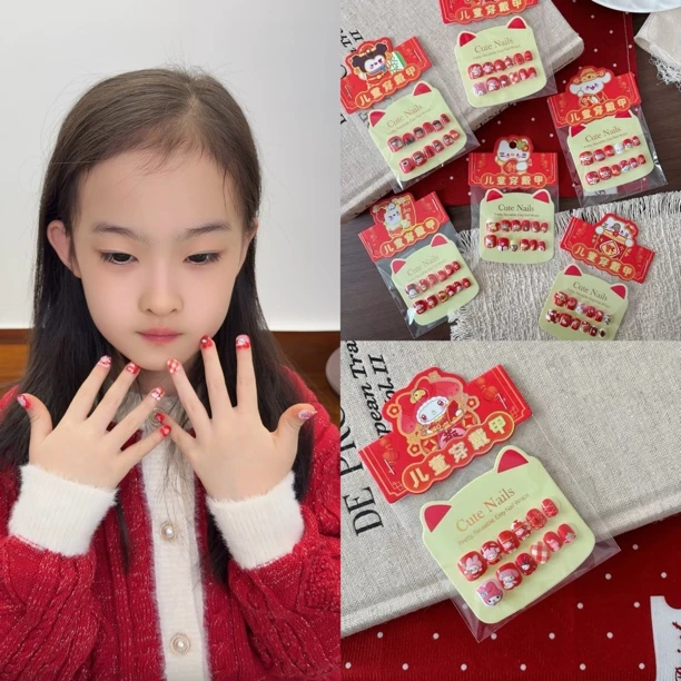 12片可爱印花指甲贴超萌女童新年红色三丽鸥美甲贴女孩装扮甲