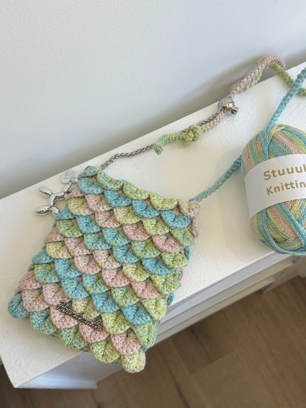 Stuuuly手工花瓣纹手机包涂鸦线段染闪线diy材料包