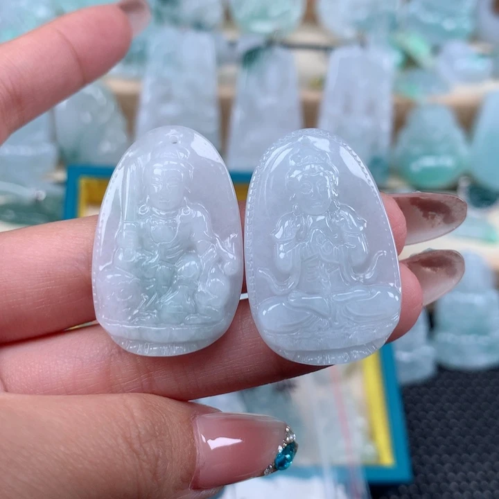 翡翠未镶嵌颈饰一****?翡翠