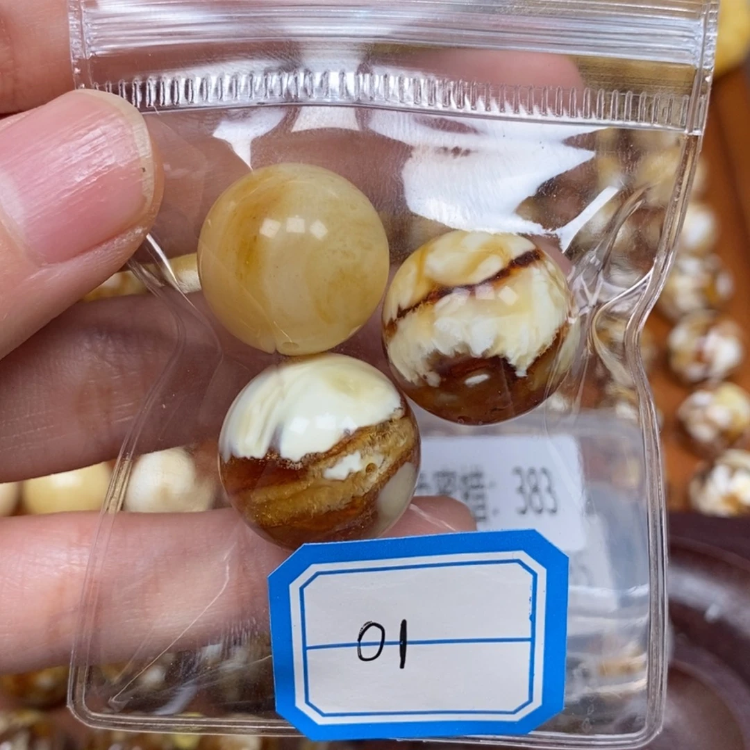 陌***辛猴头核桃把件沁色圆珠老型01