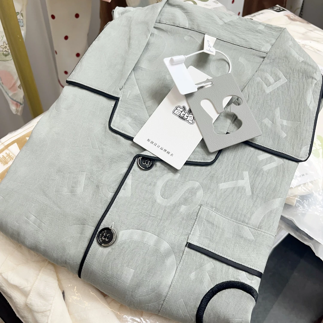 【R530】夏款三件套高级绿压花字母男士短袖短裤+长裤