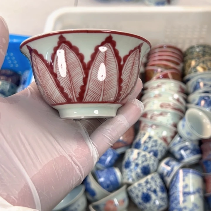 瓷片釉里红八焦纹压手杯主人杯气泡