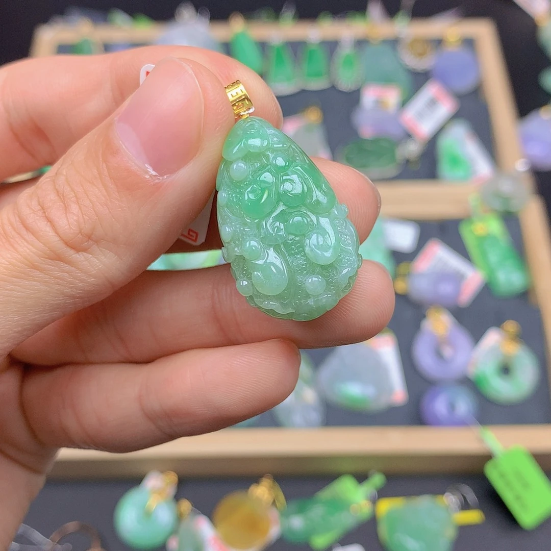 翡翠颈饰18K金镶嵌翡翠