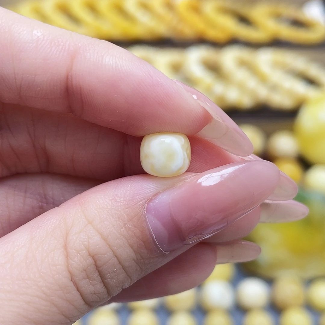 裸石琥珀未镶嵌8.5*7.6mm老型微瑕