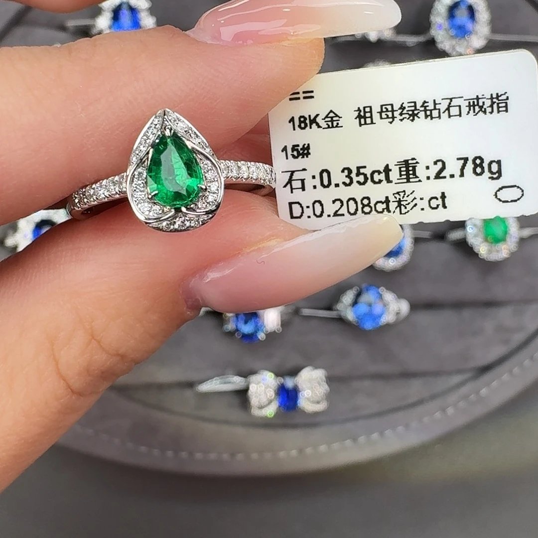 18K金镶嵌蓝宝石戒指0.35