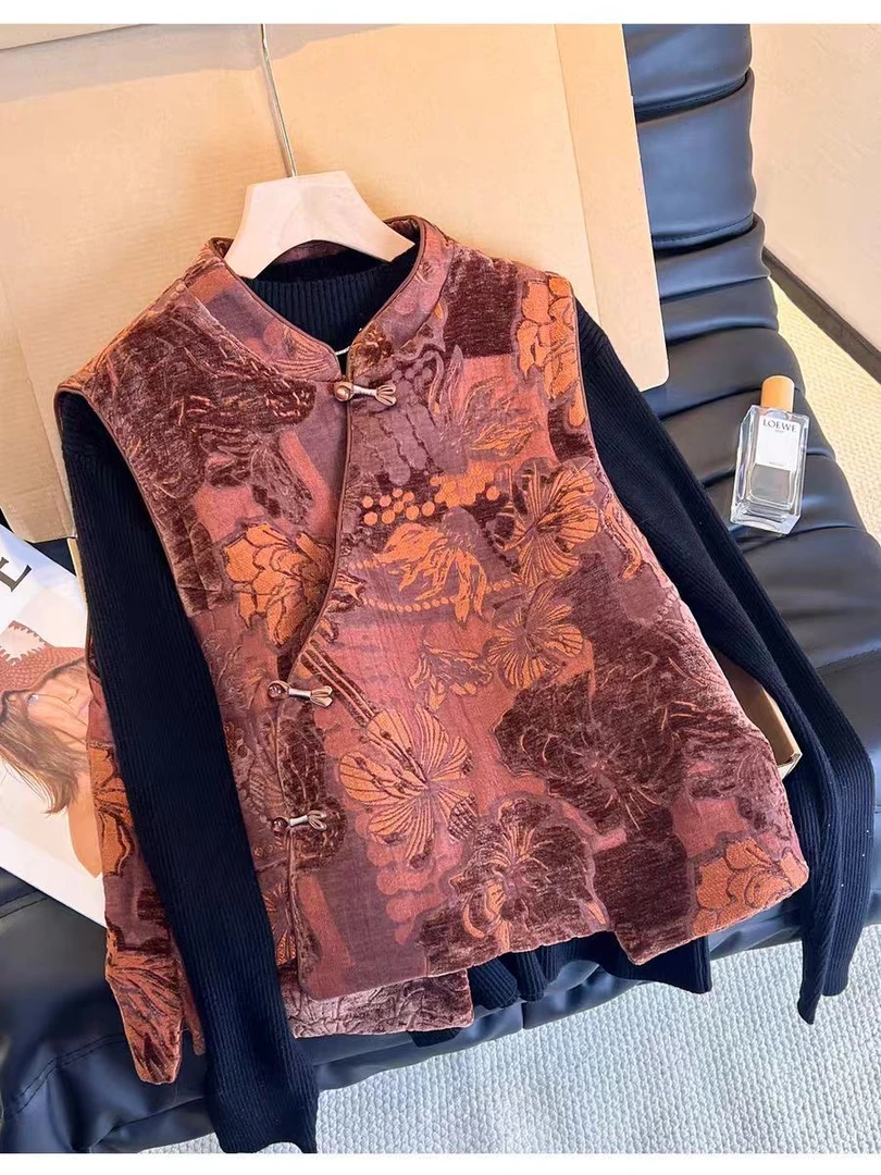 衣年纯品复古新中式植绒马甲女2025冬款提花复古盘扣马甲显瘦保暖