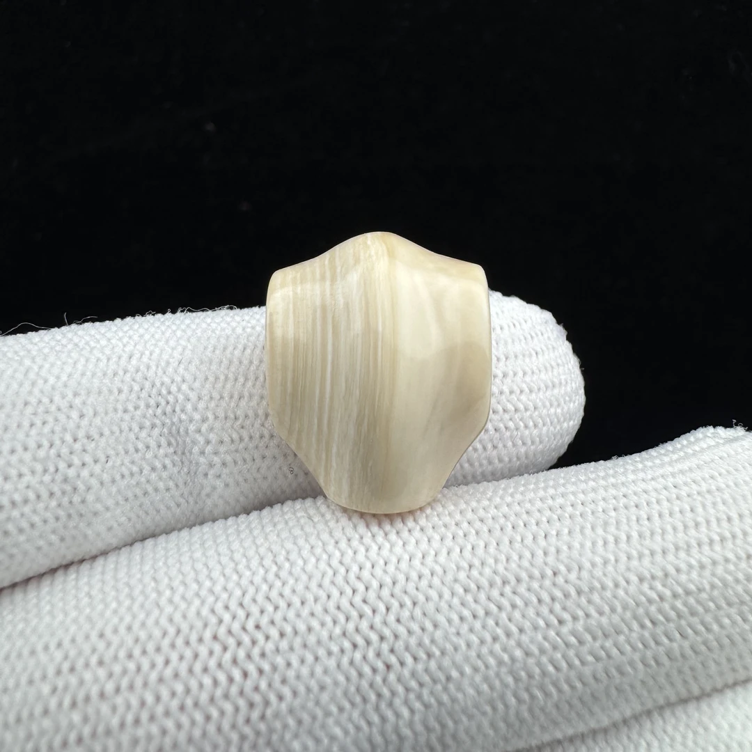 K6692天然猛犸 芝士皮鲨鱼背 三通14.7*18.6mm一物一图 假一罚十