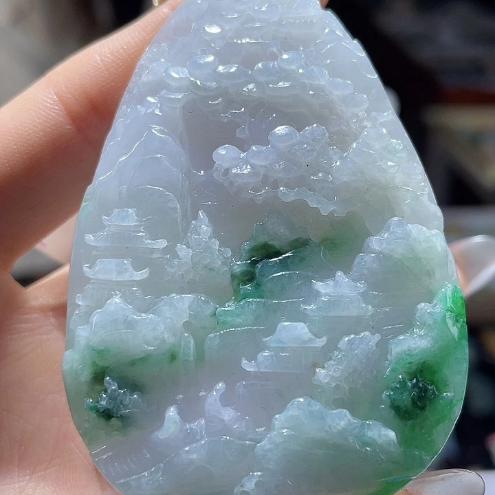 翡翠未镶嵌颈饰一个
