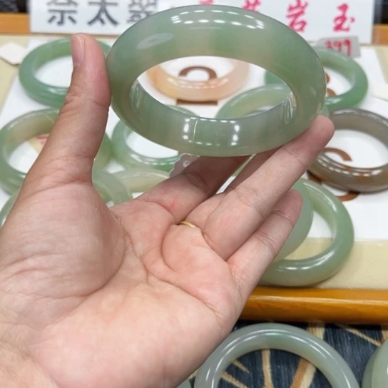 石英质玉手镯未镶嵌用****7