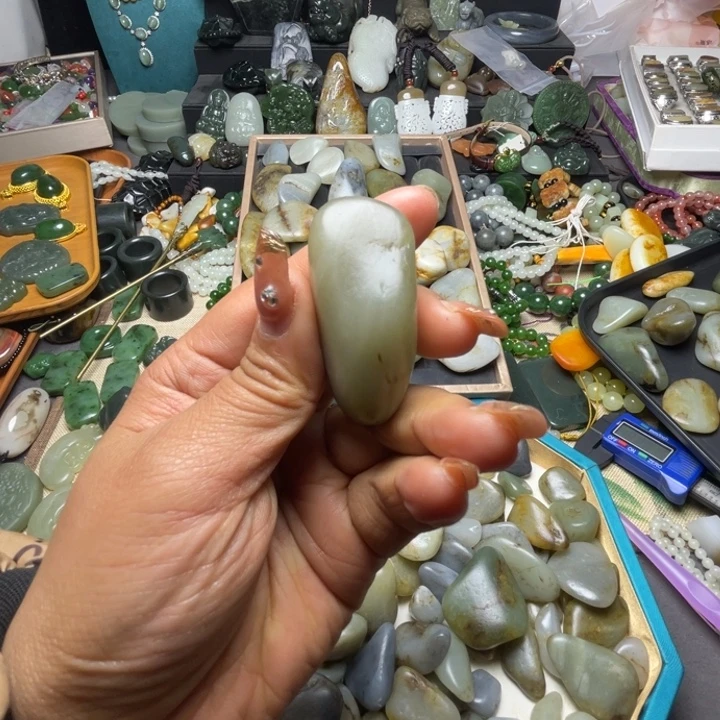 和田玉未镶嵌珠宝半成品