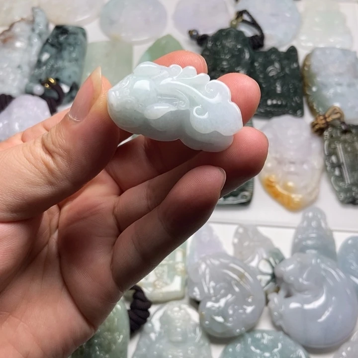 翡翠未镶嵌颈饰貔貅83