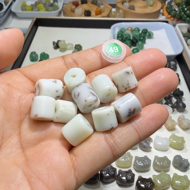 等***形和田玉未镶嵌珠宝奇石