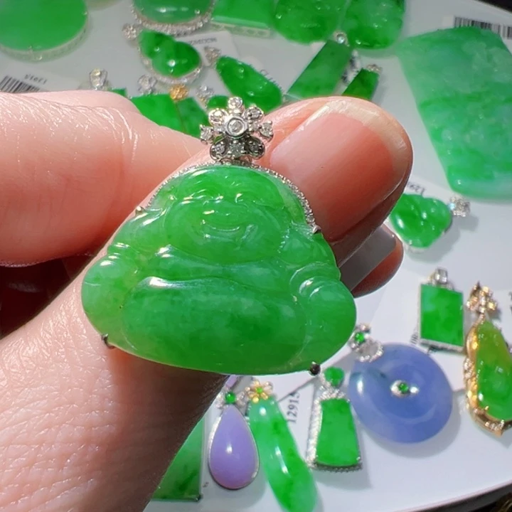 颈饰18K金镶嵌翡翠