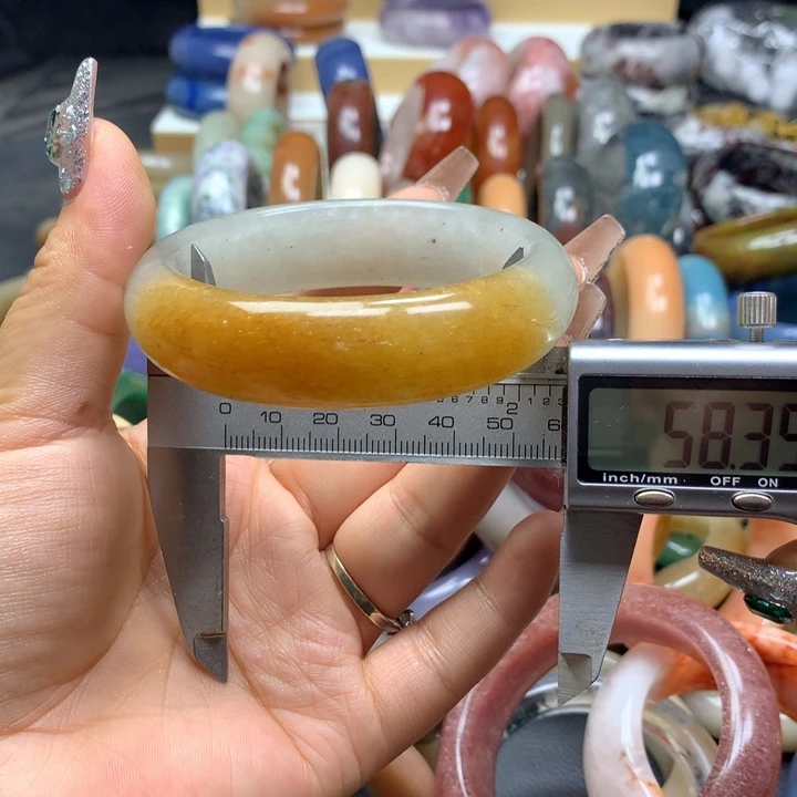 未镶嵌手镯石英质玉