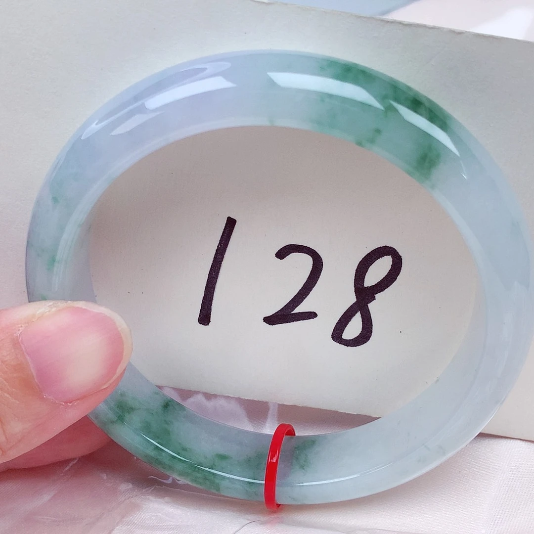 翡翠手镯未镶嵌翡翠