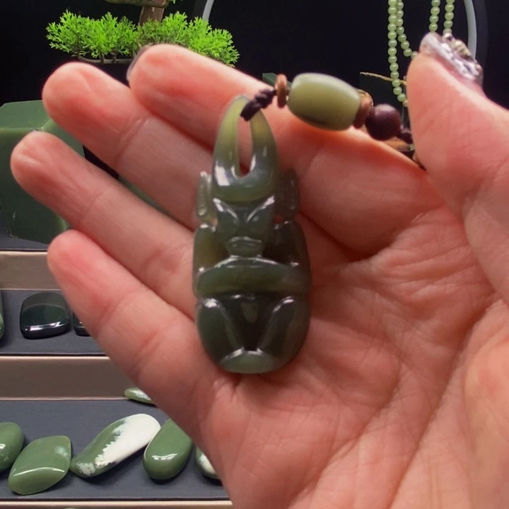 透闪石质玉未镶嵌吊坠(赠链)