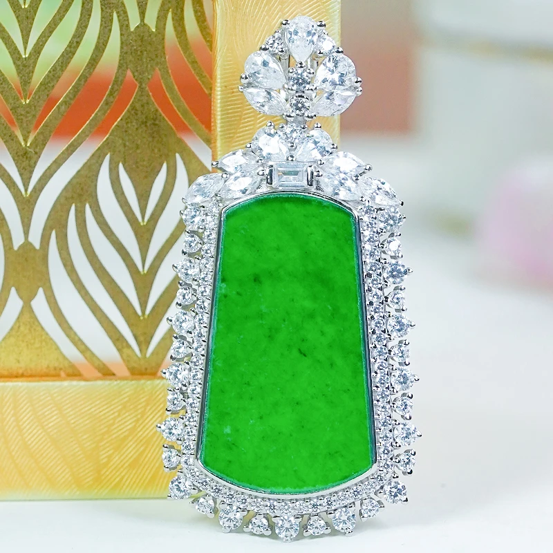 天然翡翠无事牌吊坠银镶嵌精致大气豪镶满辣绿扇形翡翠A货玉坠