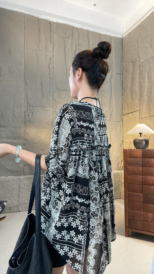 素格【X9960】夏季V领黑白花薄款上衣