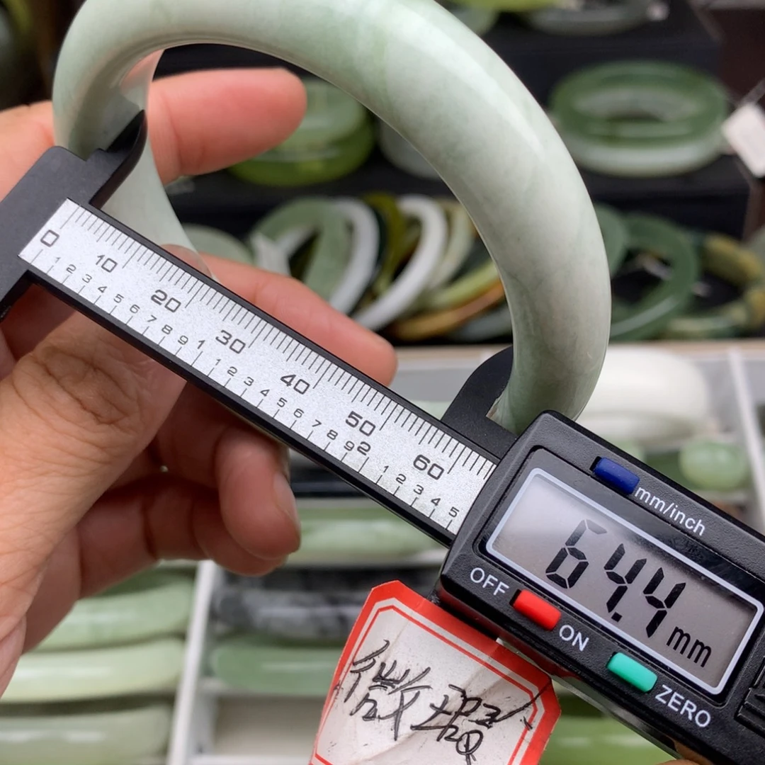 蛇纹石玉未镶嵌手镯695