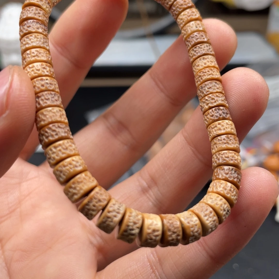 吊坠橄榄核猴头虎面