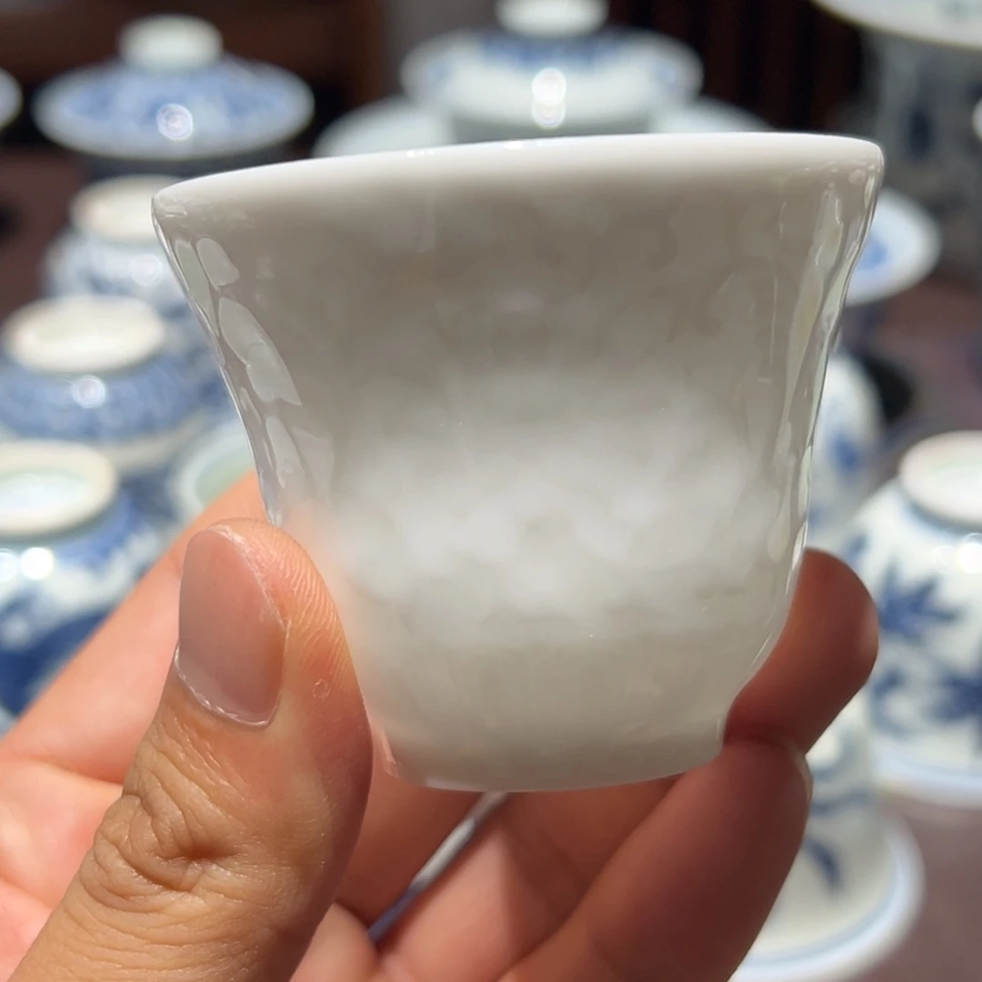 @***@精品白釉暗刻莲花铃铛杯口径约6.4厘米
