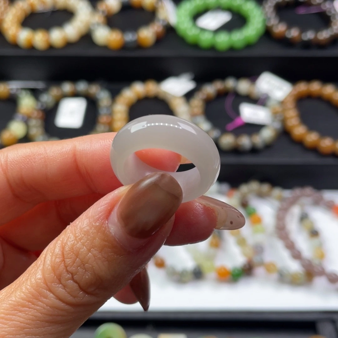 未镶嵌戒指和田玉