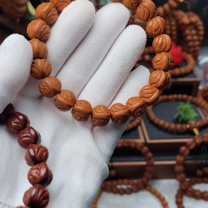 吊坠桃核13玉龙脊手串