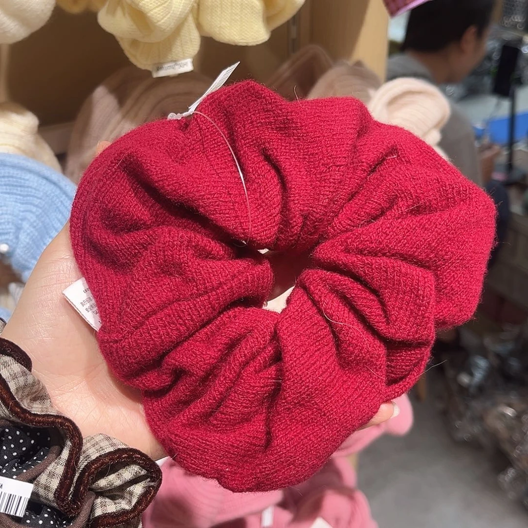 布艺非金属深红色细针织大肠