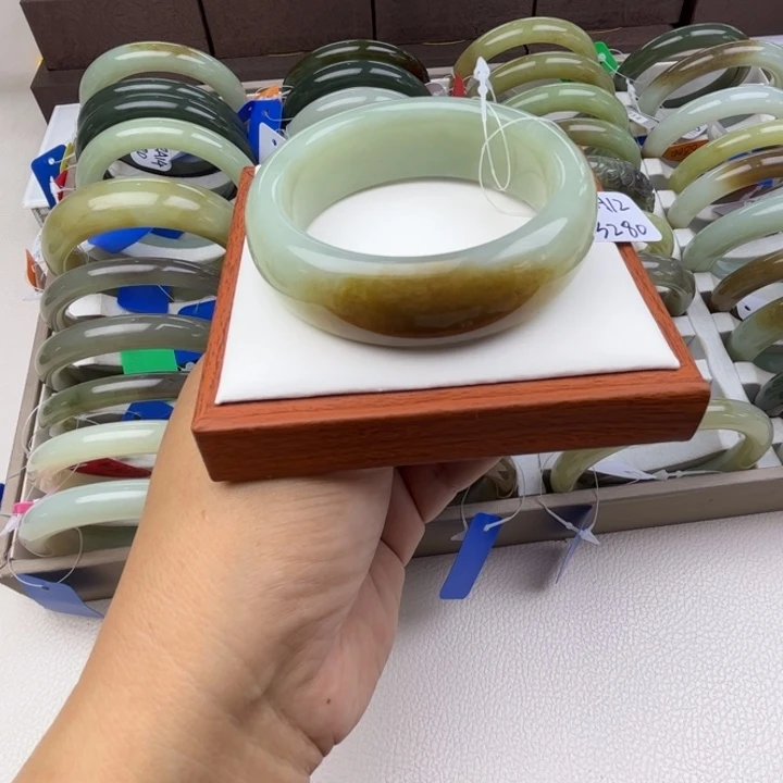 未镶嵌手镯和田玉七月