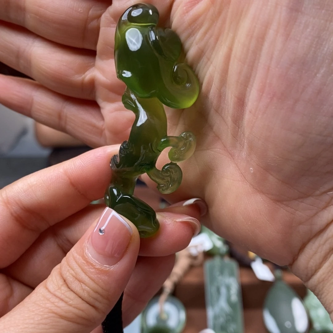 慧***渡蛇纹石玉未镶嵌挂件