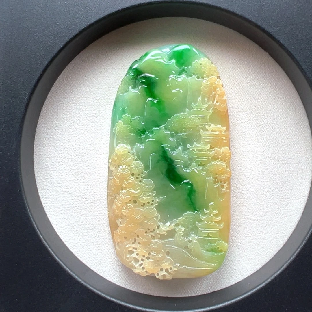 翡翠未镶嵌颈饰山水