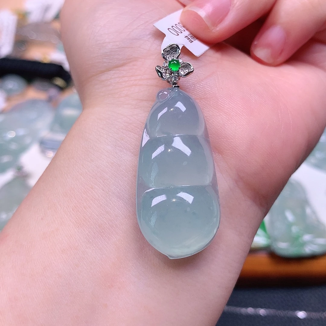 翡翠18K金镶嵌颈饰豆子