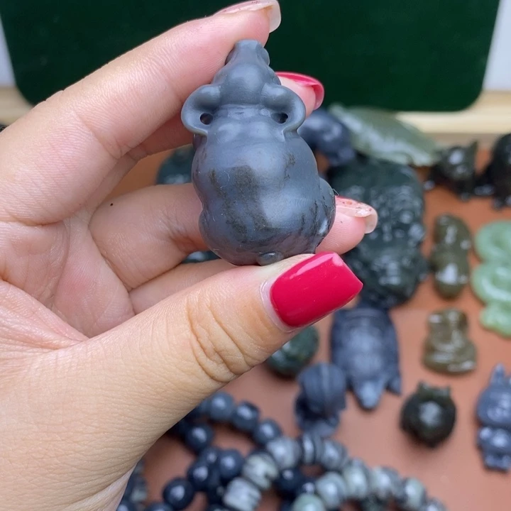 颈饰未镶嵌和田玉（糖玉）