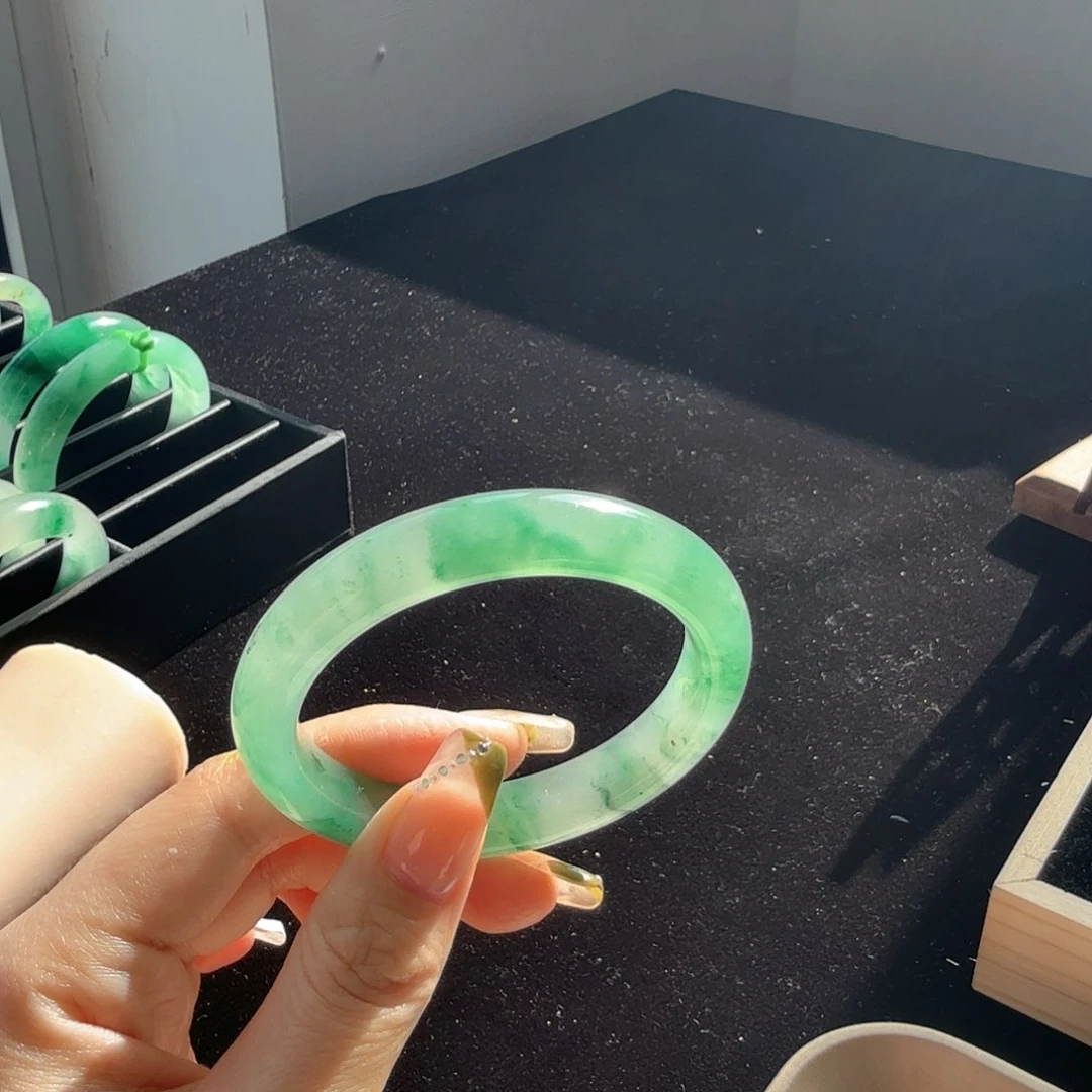 石英质玉（非洲翠）手镯未镶嵌53