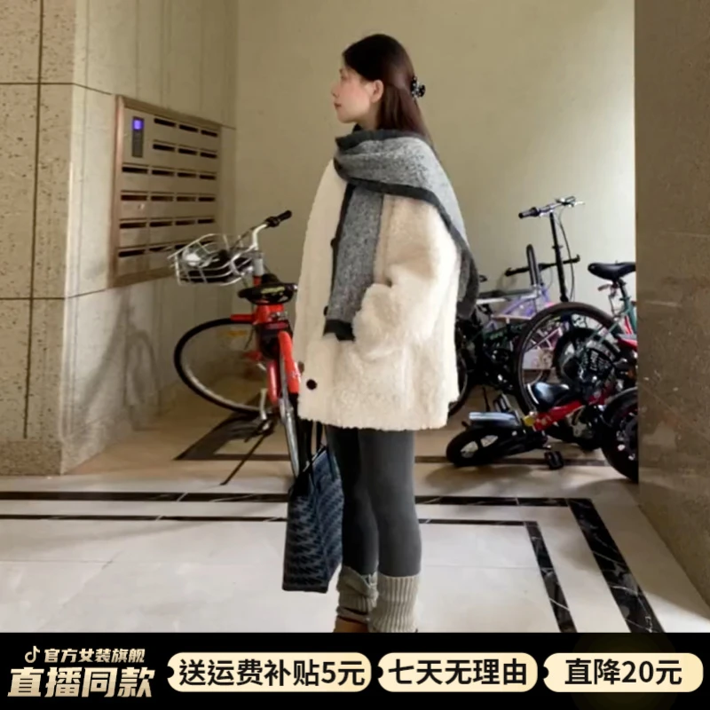 2025新款小个子香风白色羊羔毛绒外套女秋冬季高级感宽松加厚上衣