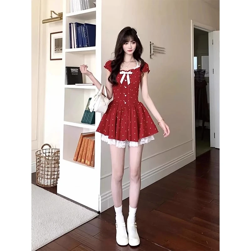 甜美挂脖红色波点连衣裙女夏季2025新款蝴蝶结蕾丝花边蓬蓬短裙子