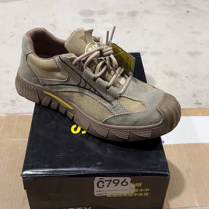 编码796号。43码防砸防刺劳保鞋。