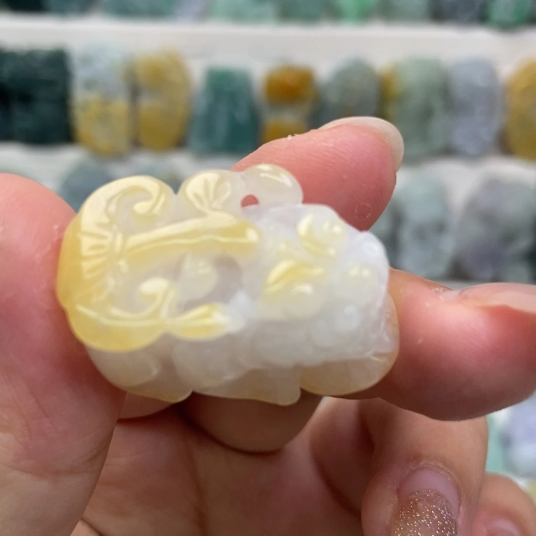 翡翠未镶嵌吊坠(赠链)