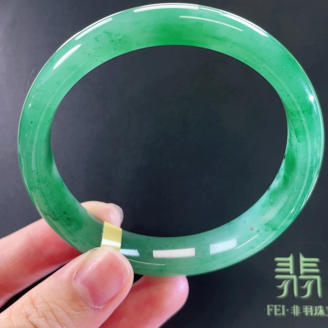 【闪购商品】未镶嵌手镯石英质玉