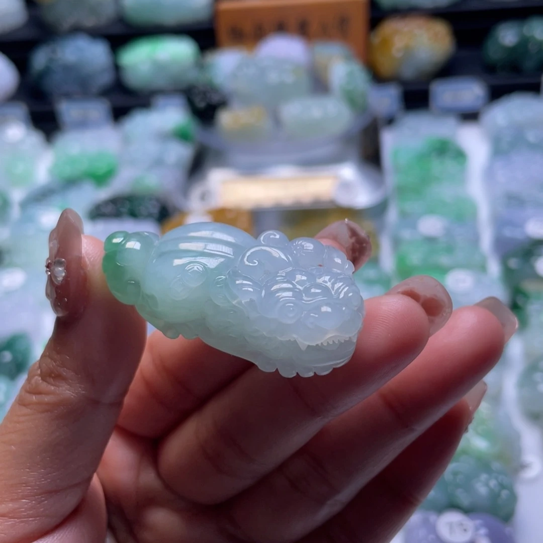 翡翠颈饰未镶嵌貔貅