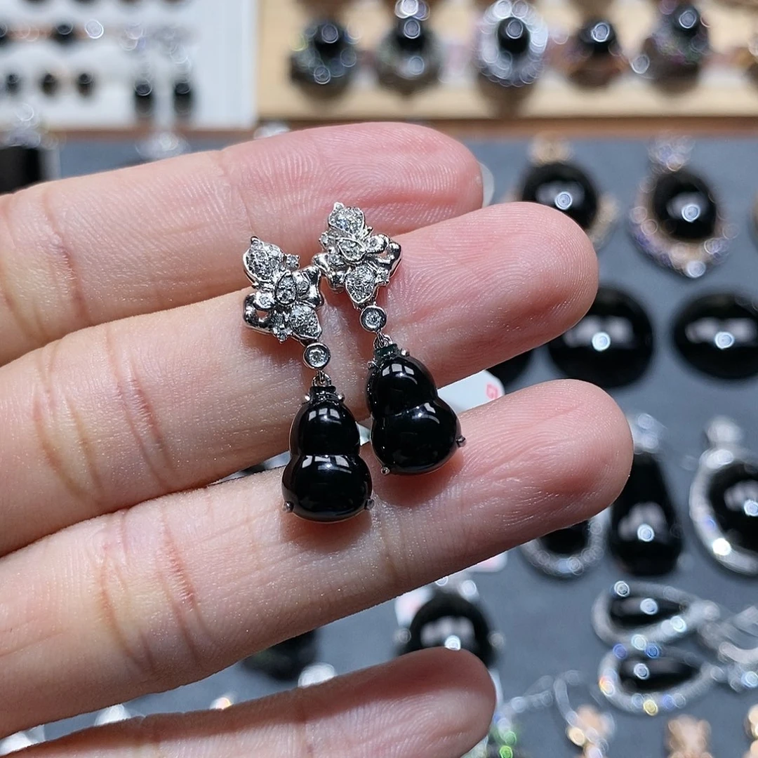 18K金镶嵌翡翠耳饰墨翠葫芦