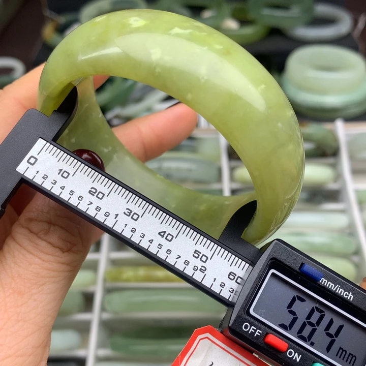 蛇纹石玉未镶嵌手镯599