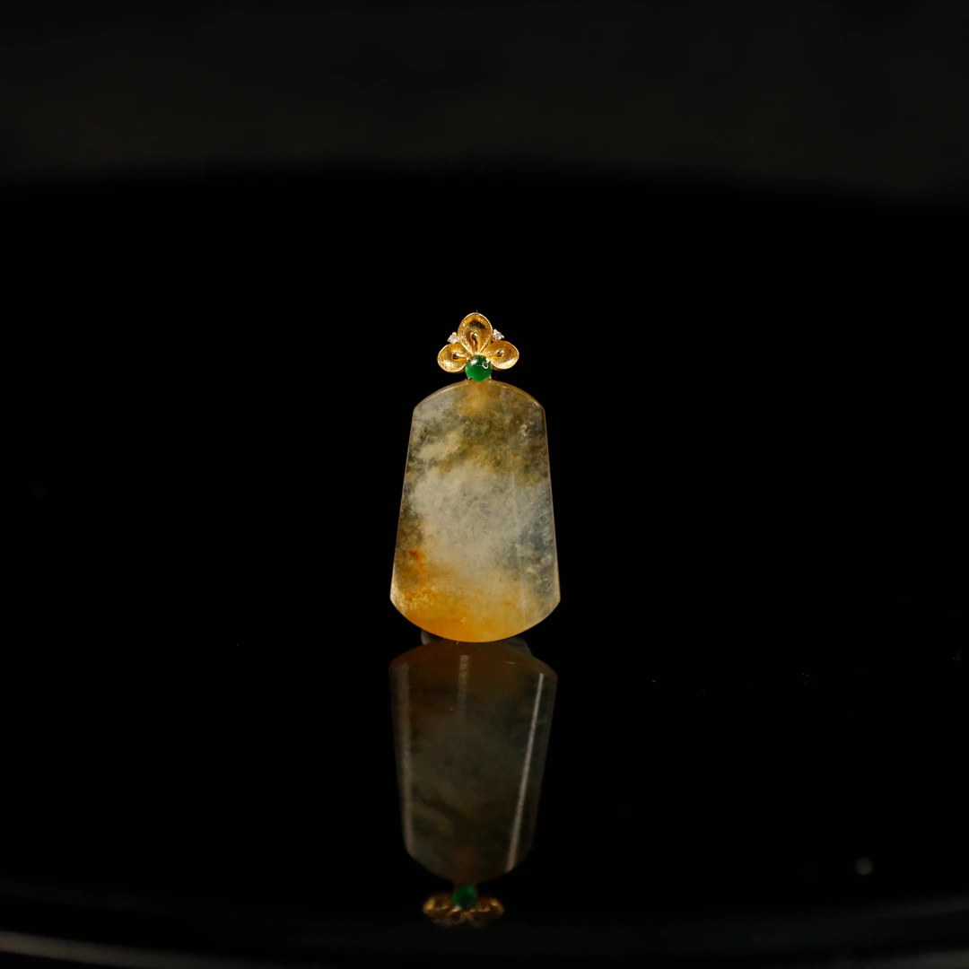 FC1天然缅甸A货18k飘黄无事牌/200107/保利厦门拍卖