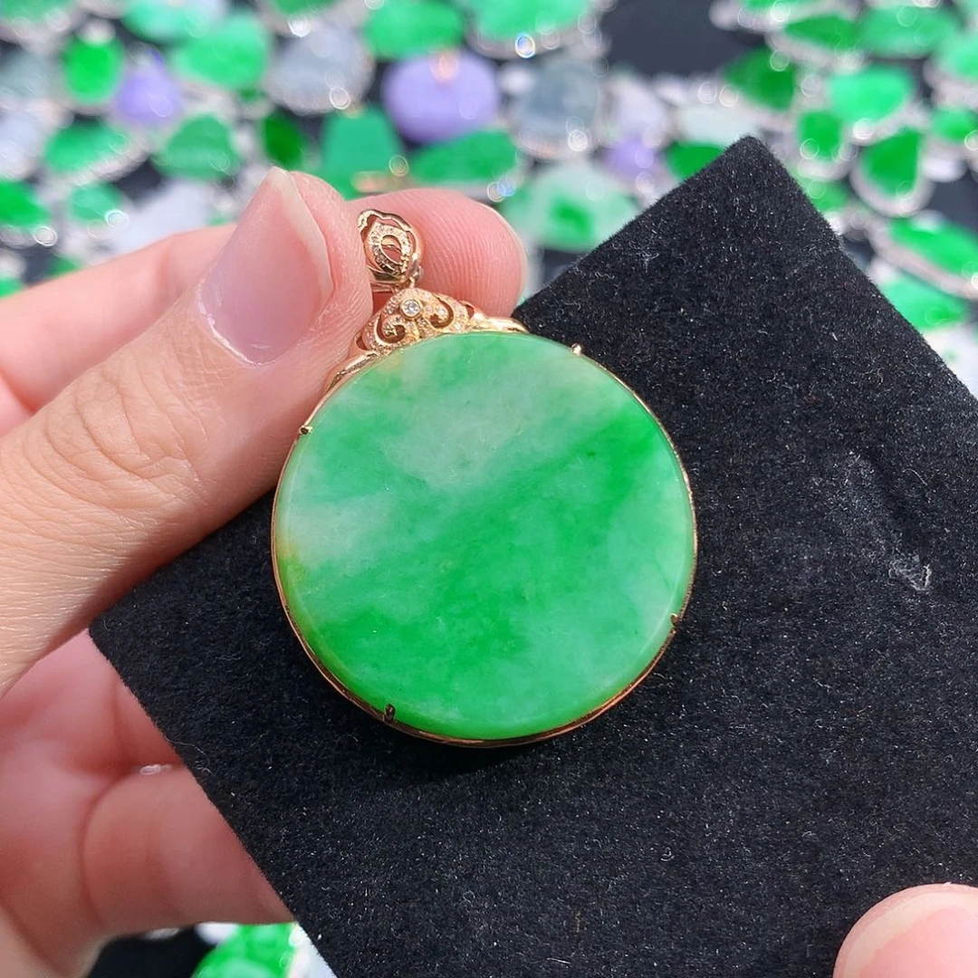 翡翠18K金镶嵌吊坠(赠链)